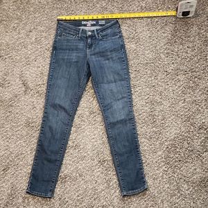 DENIZEN from LEVI'S modern skinny jeans size 2